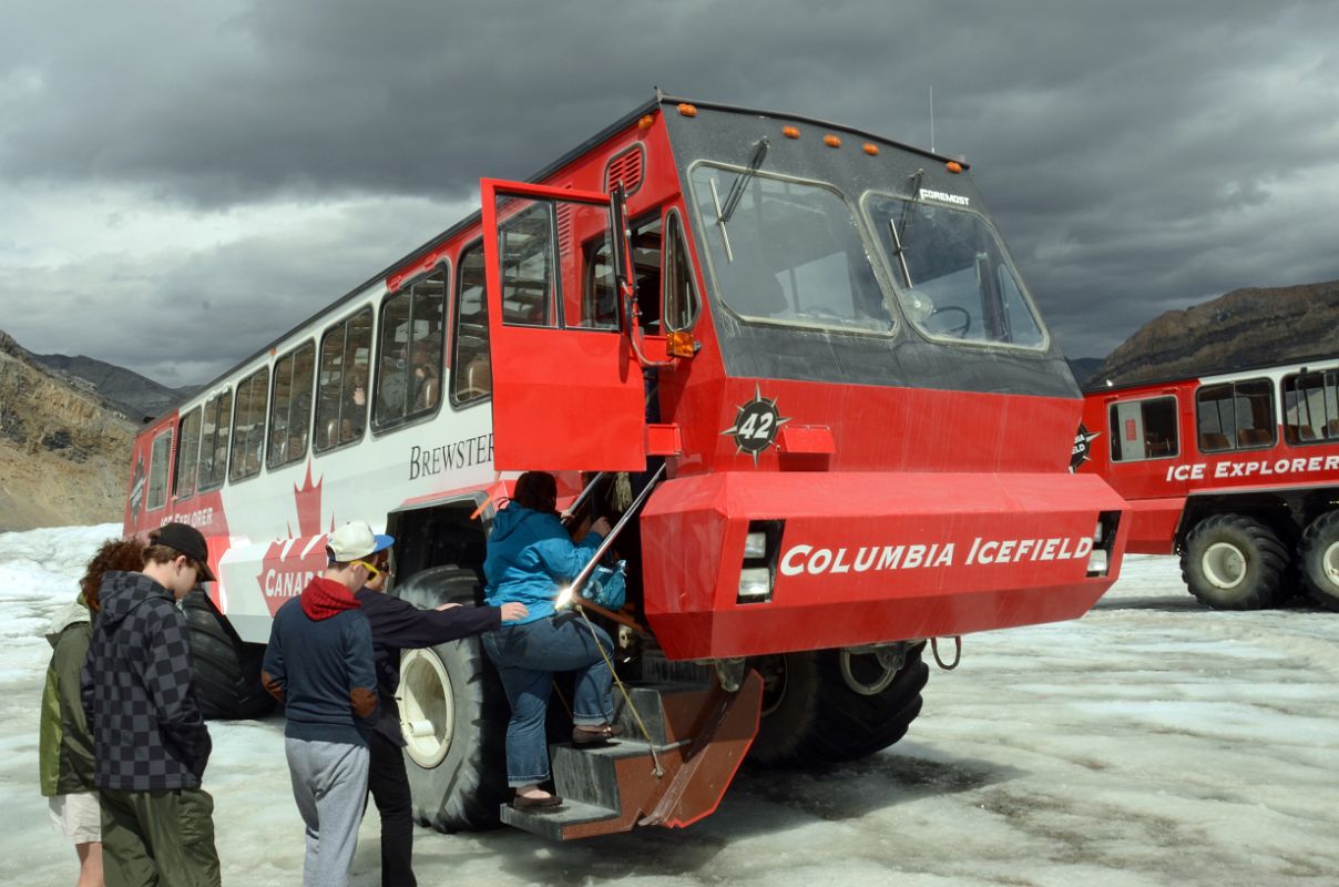 06 Brewster Ice Explorers Take Passengers Onto The Surface of the Athabasca Glacier In Summer From Columbia Icefield